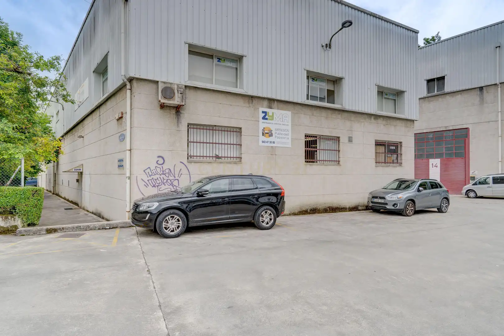 Außenansicht von Fabrikhallen zum Verkauf in Donostia - San Sebastián 
