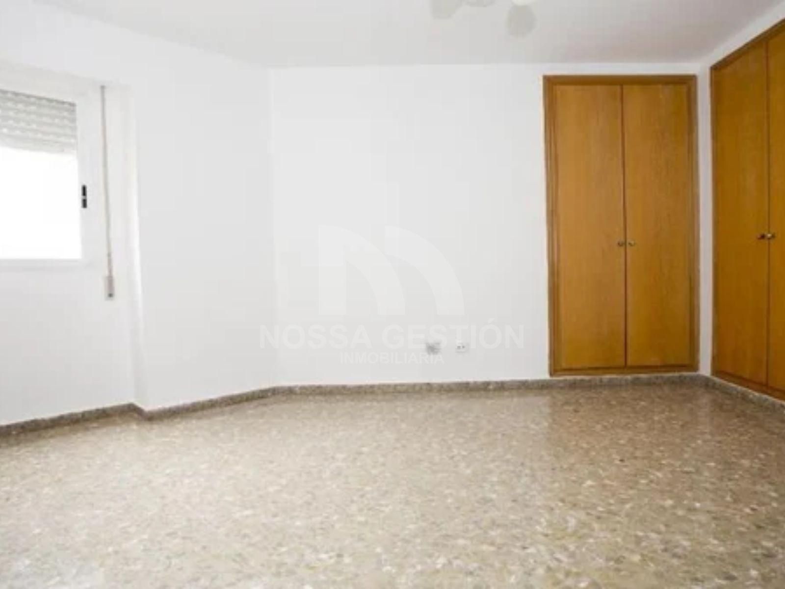 Bedroom of Flat for sale in  Valencia Capital  with Terrace and Balcony