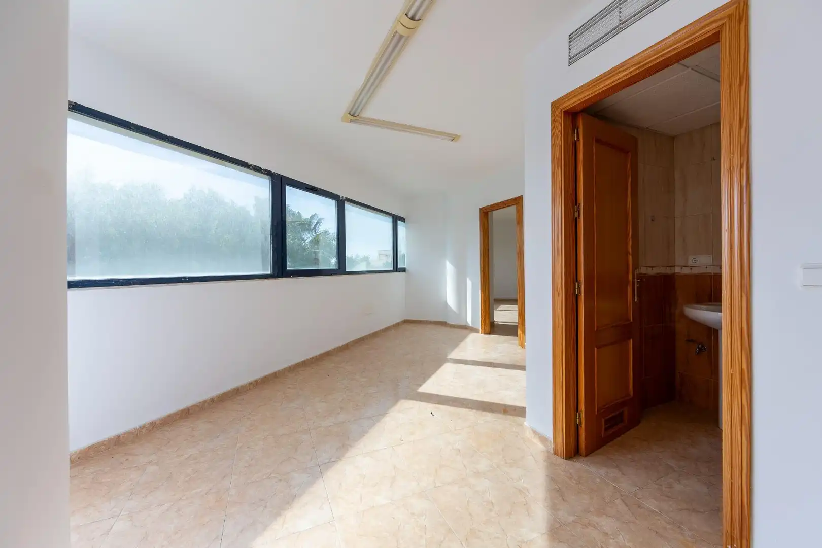 Büro zur Miete in Vícar