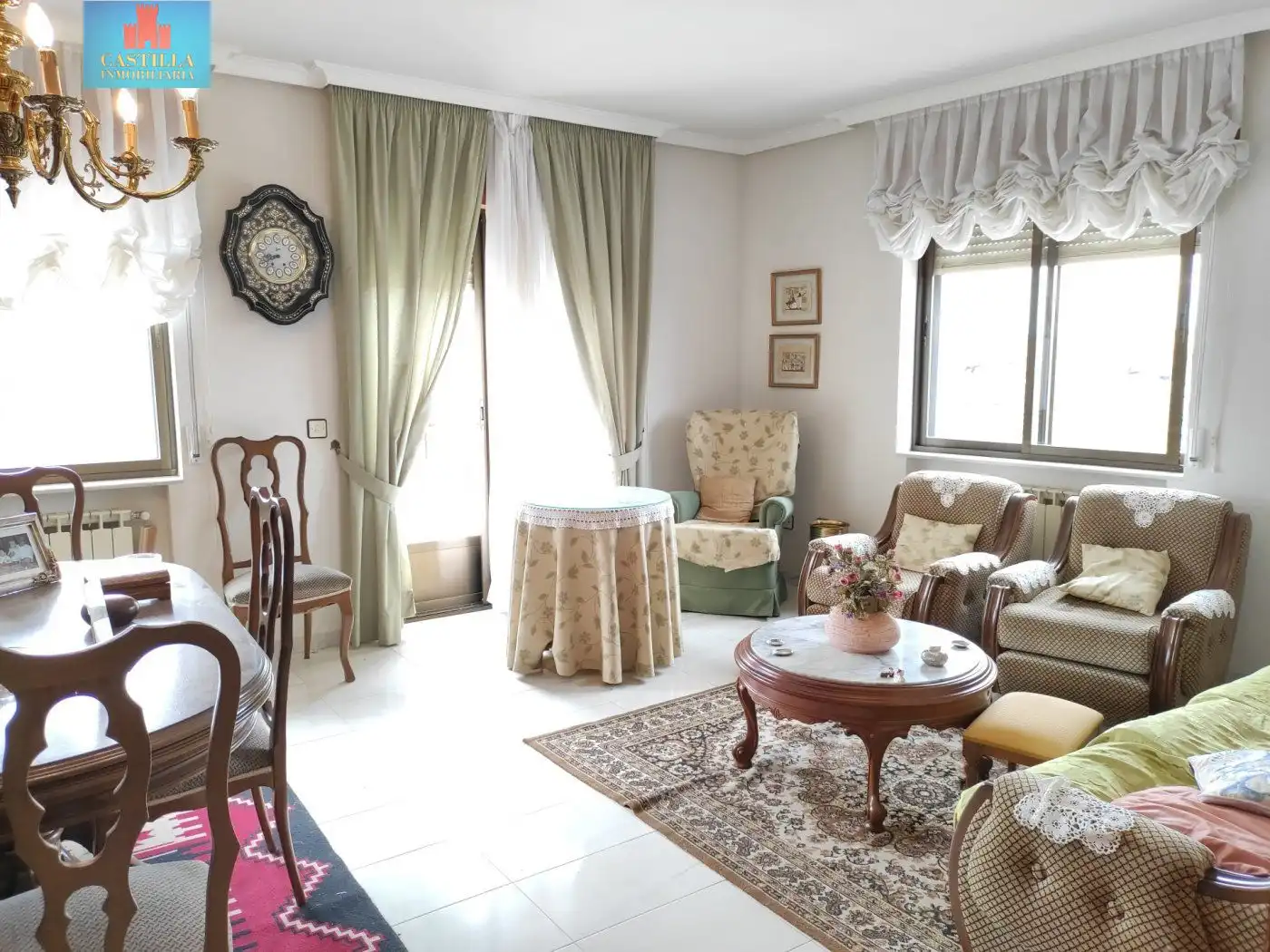 Sala de estar de Casa o chalet en venta en Velayos con Terraza, Trastero y Amueblado