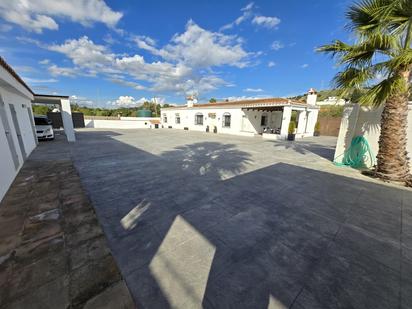 Vista exterior de Casa o xalet en venda en Cártama amb Aire condicionat, Jardí privat i Terrassa