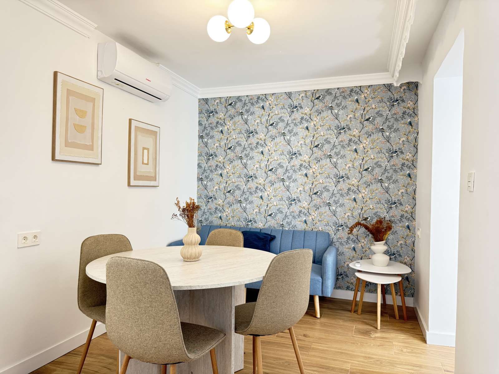 Menjador de Estudi per a compartir en  Granada Capital amb Aire condicionat, Terrassa i Moblat