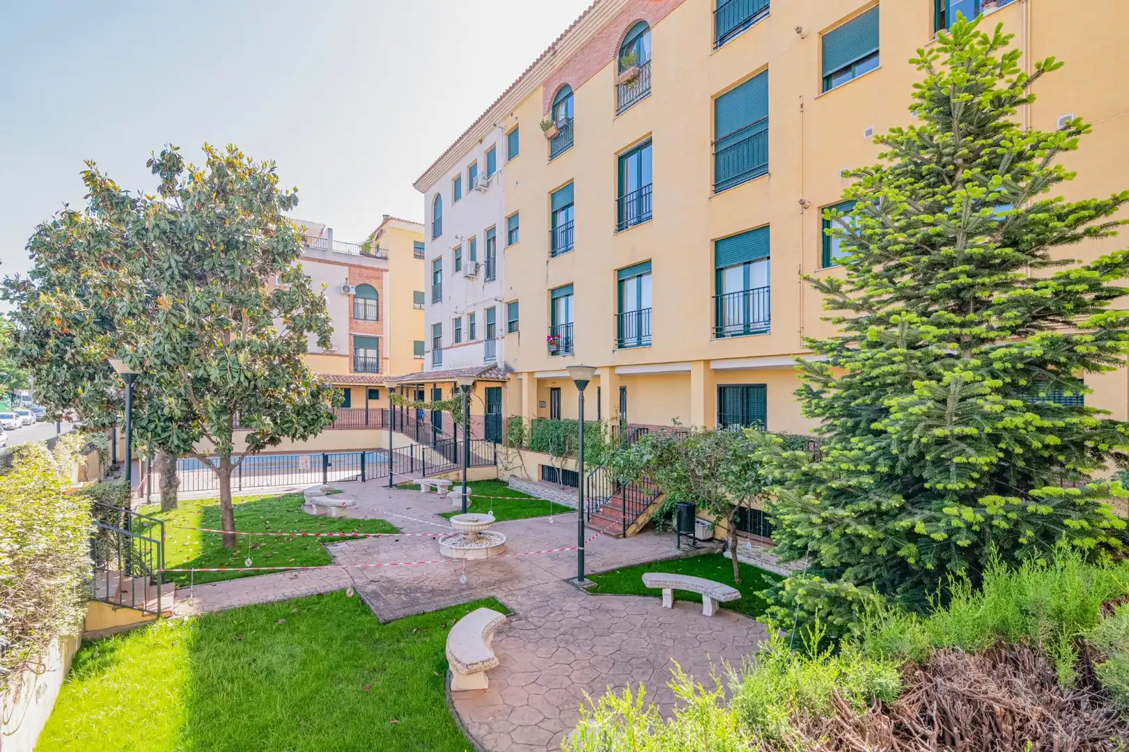 Vista exterior de Àtic en venda en Granada amb Calefacció, Terrassa i Piscina comunitària
