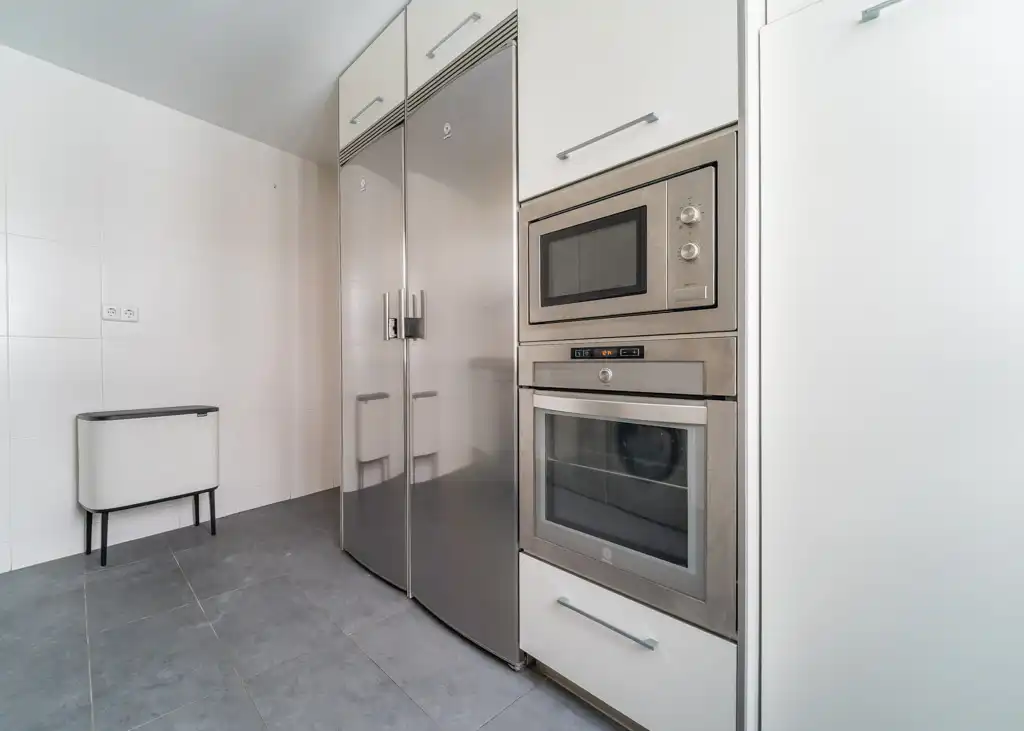 Kitchen of Flat for rent in Madrid  with Air Conditioner, Heating and Balcony