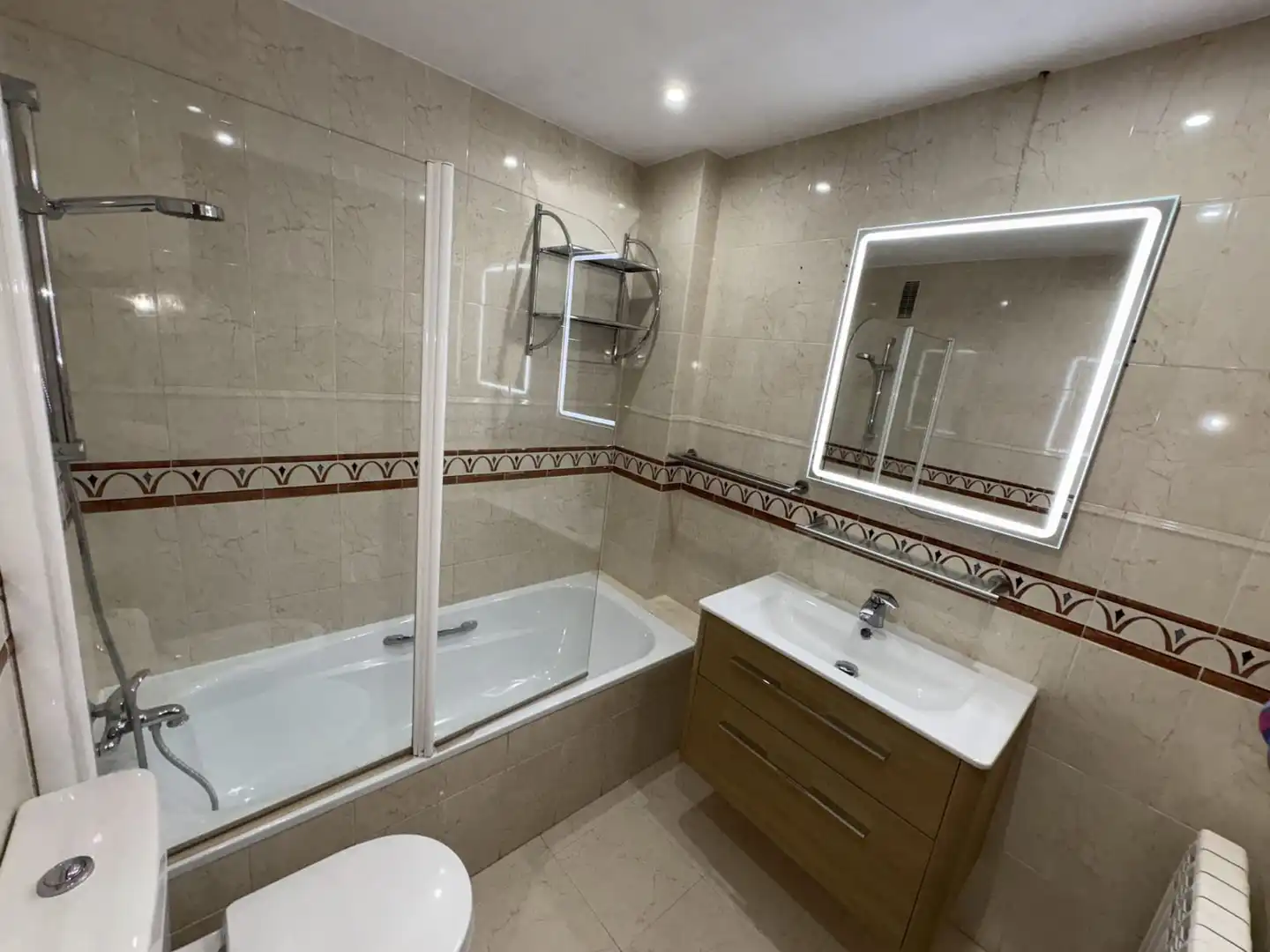 Bathroom of Attic for sale in Valladolid  with Air Conditioner, Heating and Parquet flooring