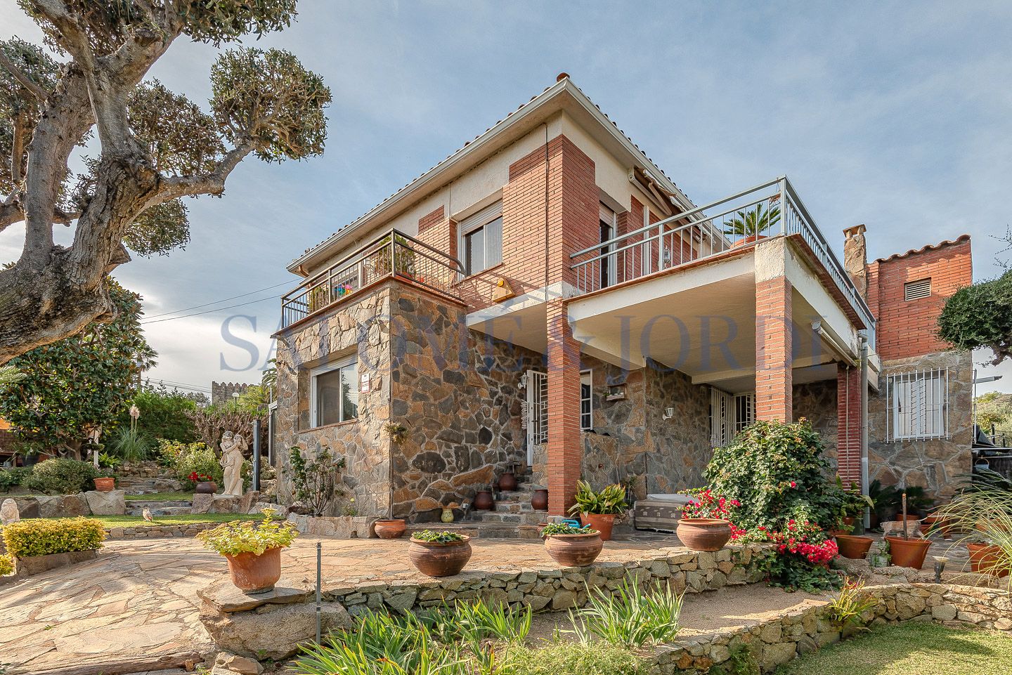 Vista exterior de Casa o xalet en venda en Cabrils amb Calefacció, Jardí privat i Terrassa