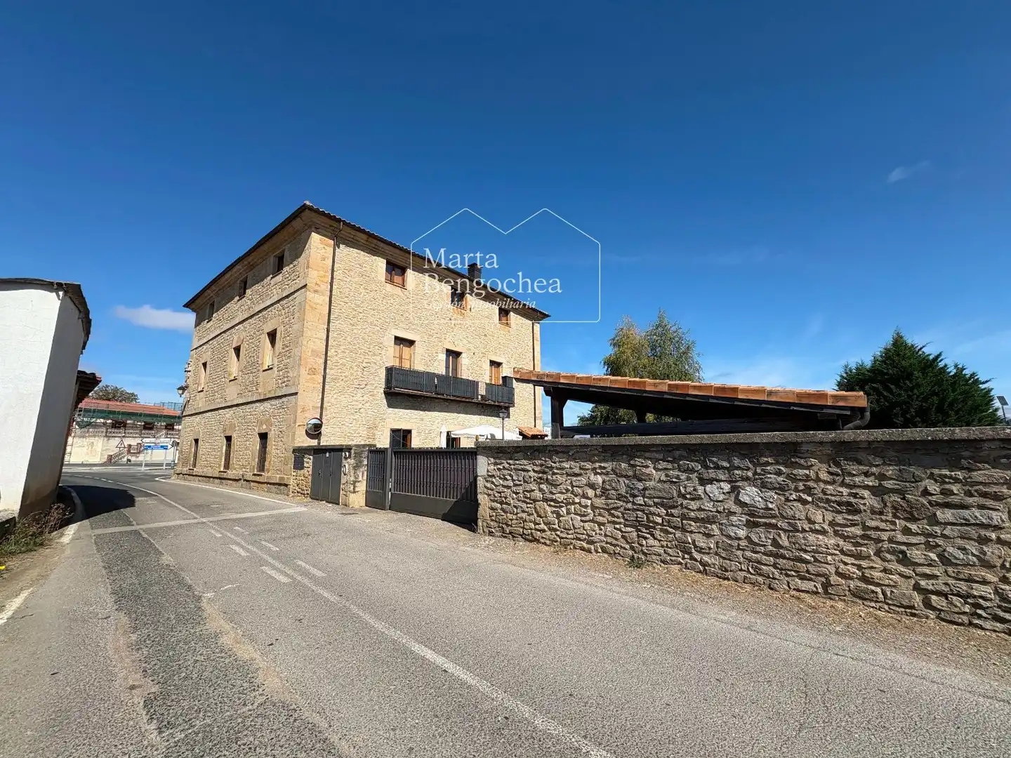 Vista exterior de Pis en venda en Vitoria - Gasteiz amb Calefacció, Terrassa i Moblat