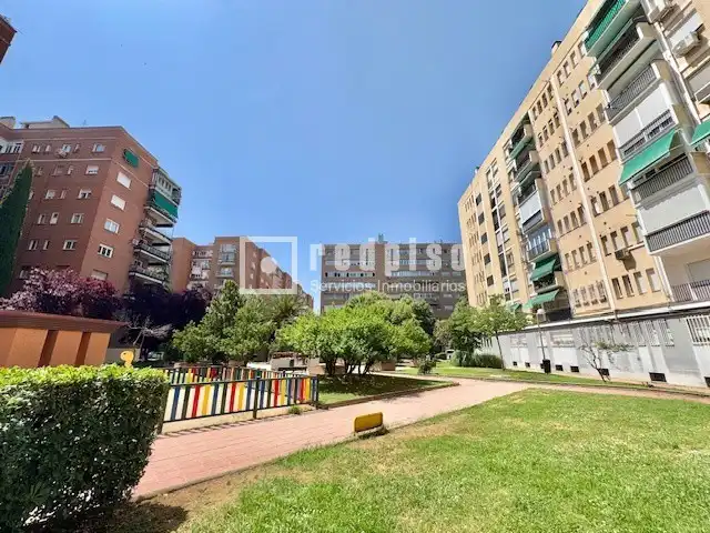 Vista exterior de Pis en venda en Madrid amb Aire condicionat, Calefacció i Parquet