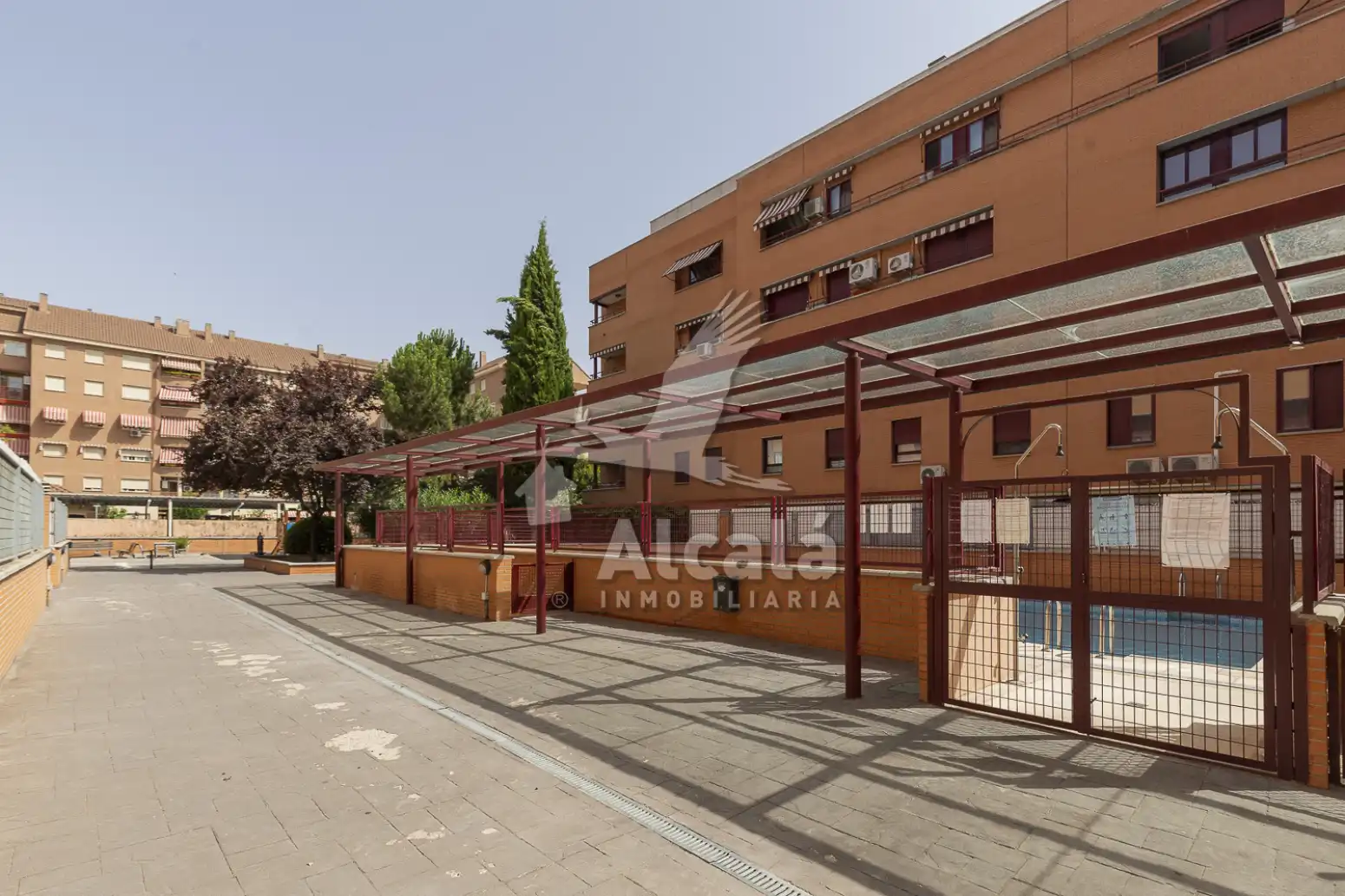 Vista exterior de Pis en venda en Alcalá de Henares amb Calefacció, Traster i Piscina