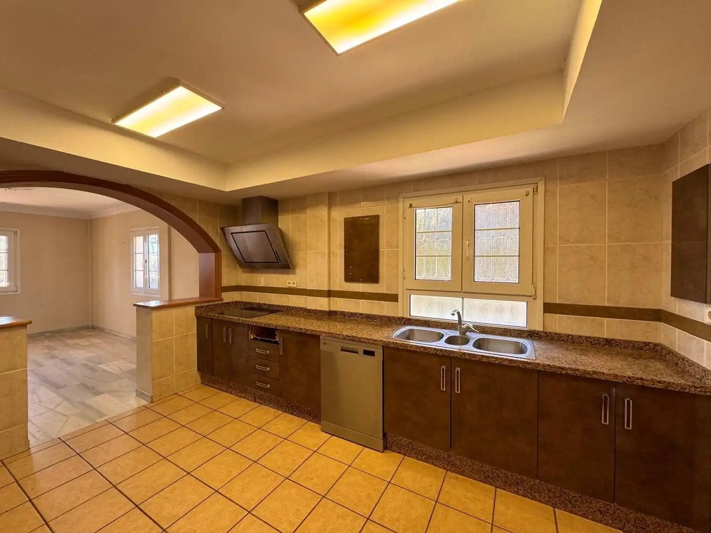 Cocina de Casa o chalet en venta en Estepona con Aire acondicionado, Calefacción y Jardín privado