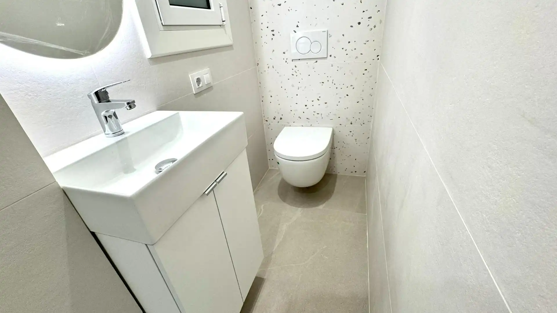 Badezimmer von Wohnung zum Verkauf in Barcelona mit Klimaanlage, Heizung und Parkett