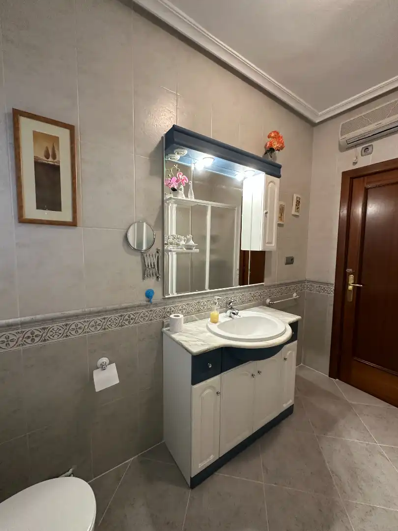 Bathroom of Flat for sale in Úbeda  with Air Conditioner, Heating and Balcony