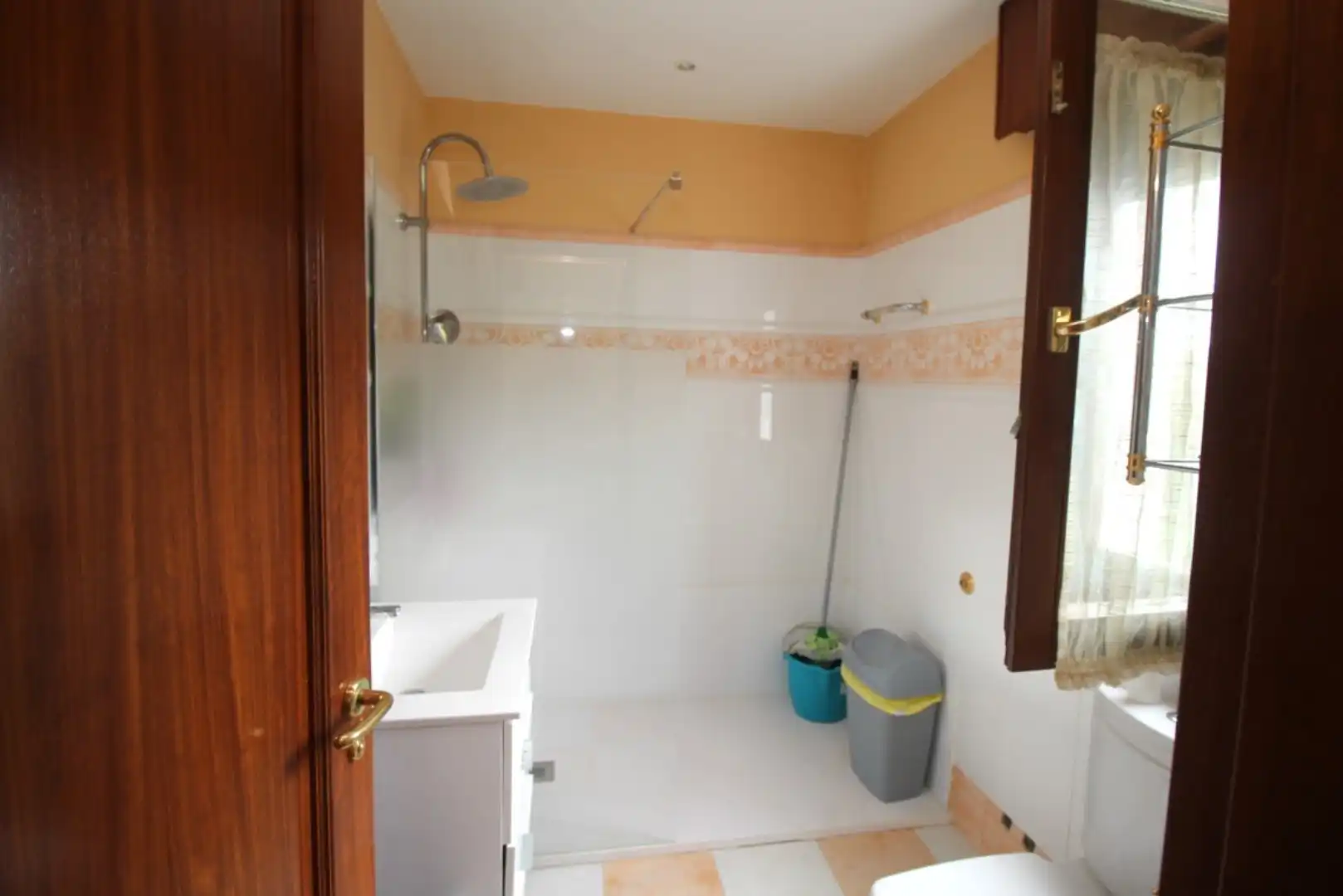 Bathroom of Houses for sale in Betanzos  with Heating, Terrace and Storage room