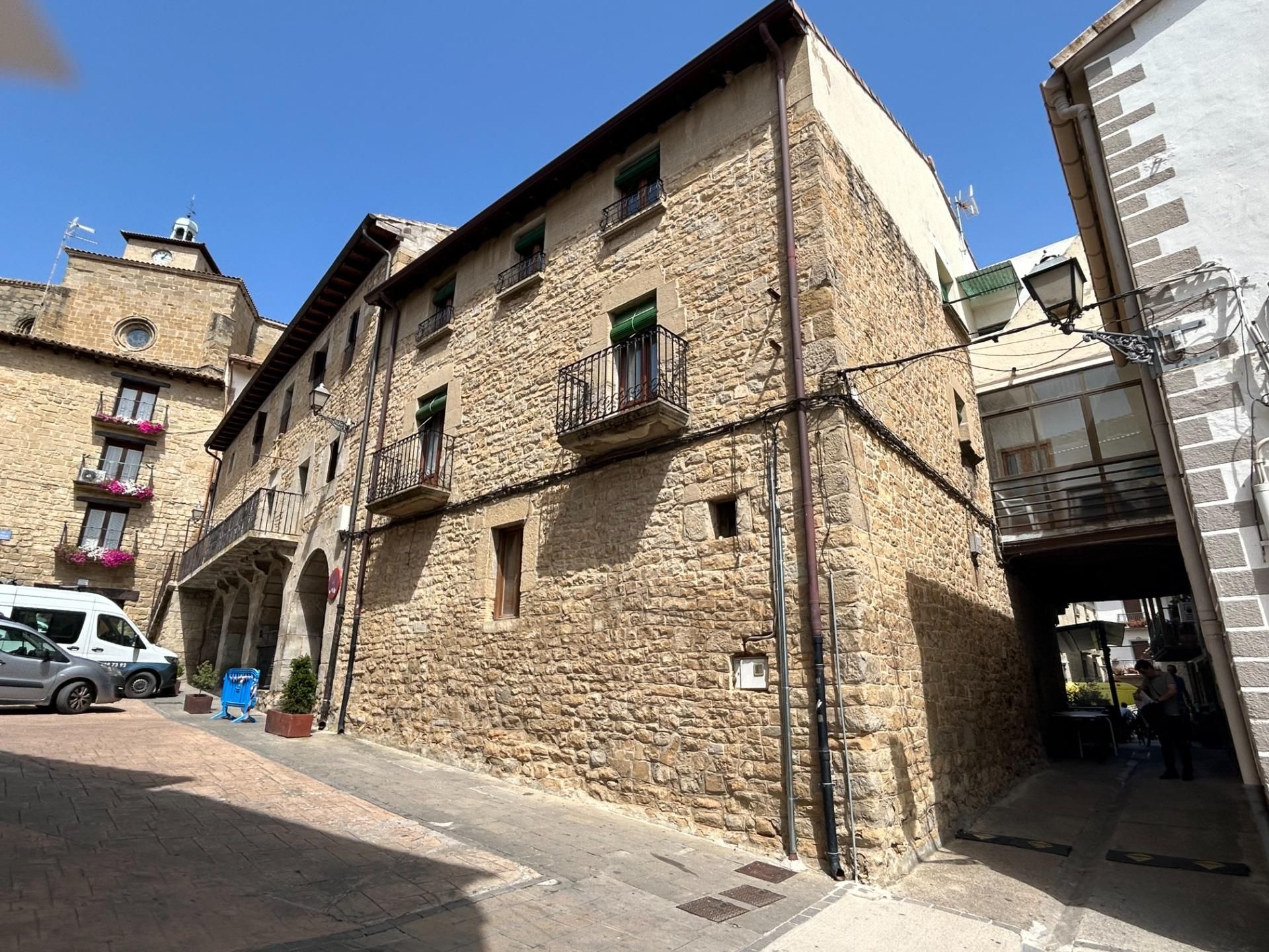 Vista exterior de Casa o xalet en venda en Cáseda amb Calefacció, Terrassa i Traster