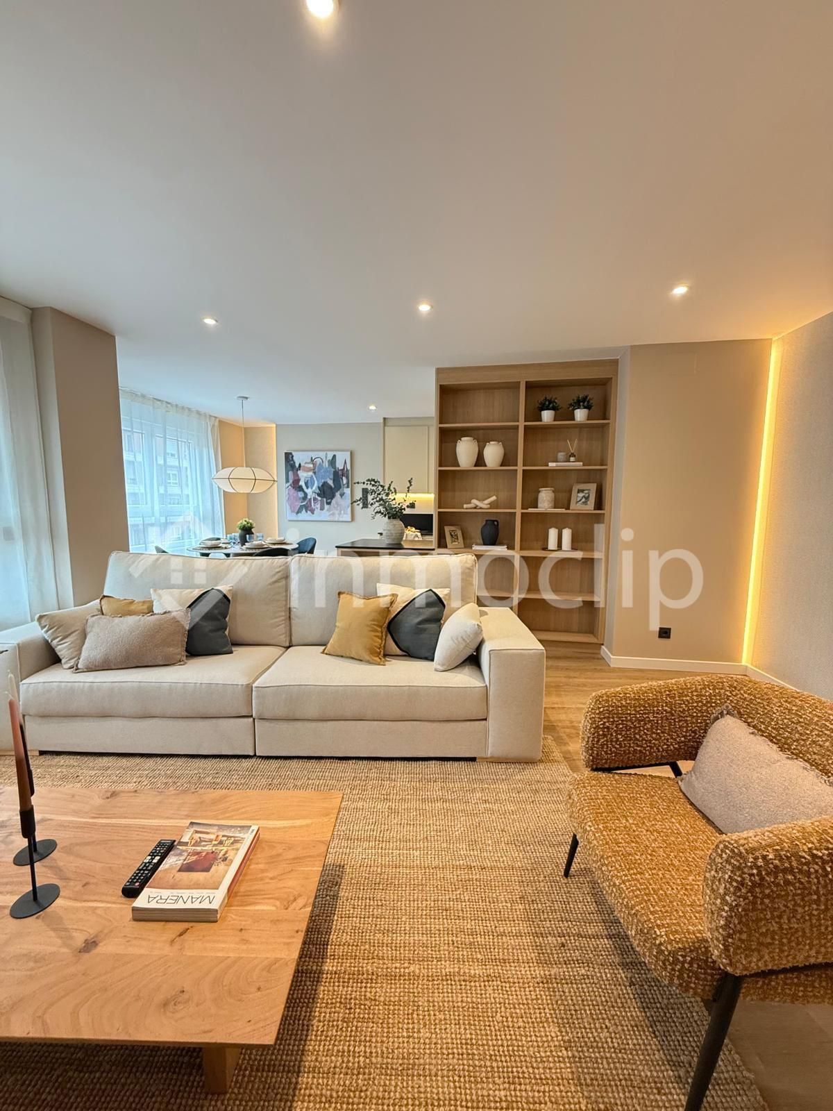 Sala d'estar de Pis en venda en Salamanca Capital amb Calefacció i Moblat