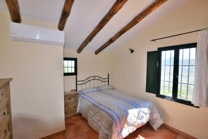 Habitación de Finca rústica en venta en Zahara con Aire acondicionado, Calefacción y Jardín privado