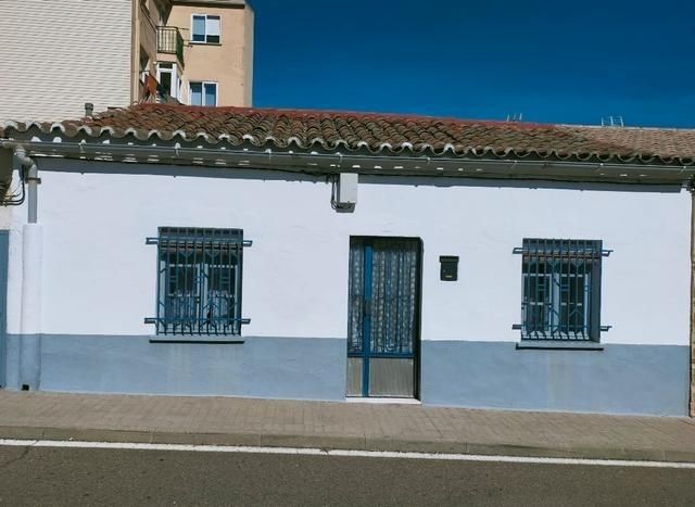 Vista exterior de Casa o xalet en venda en Salamanca Capital amb Calefacció, Jardí privat i Terrassa