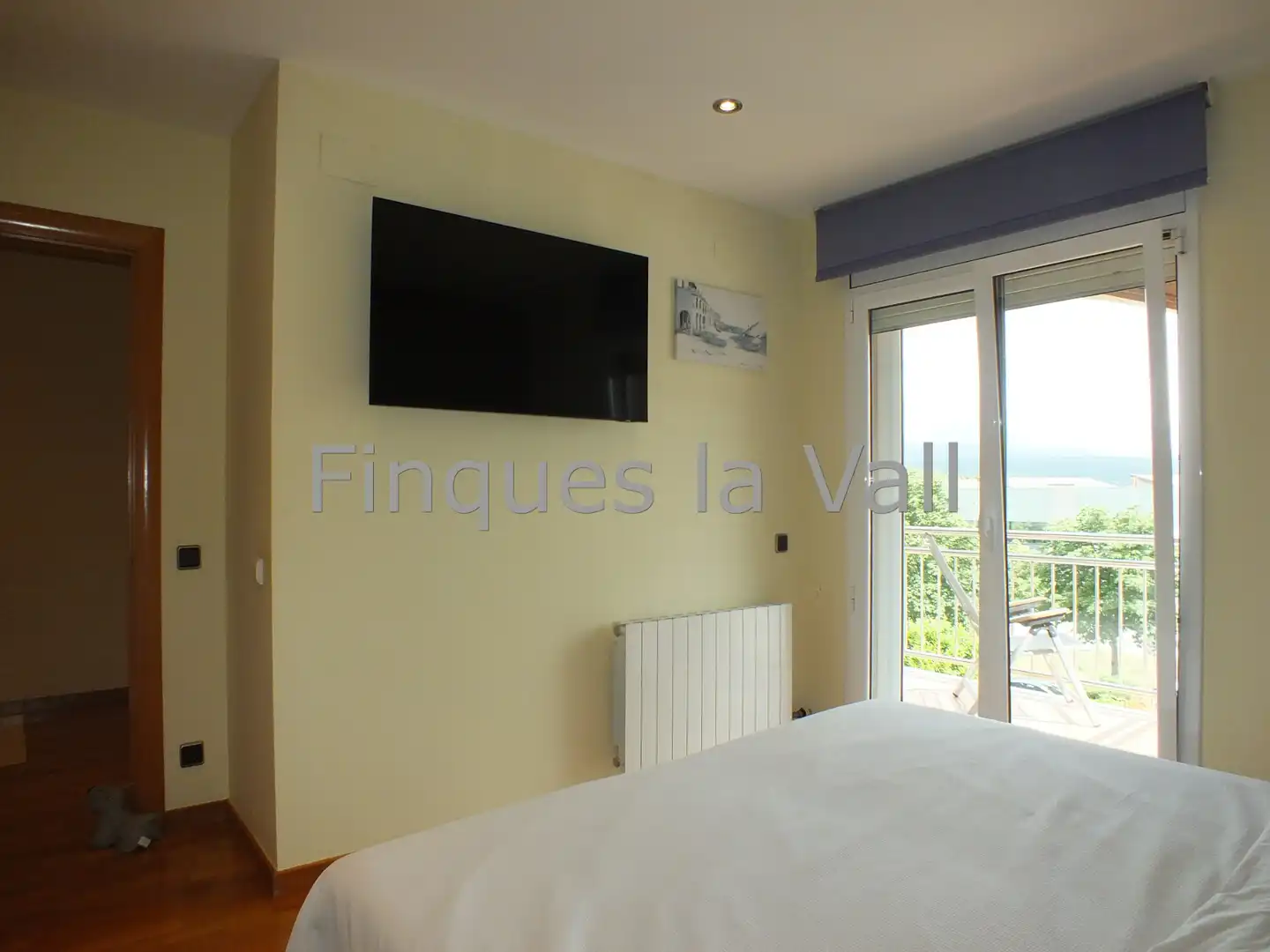 Schlafzimmer von Haus oder Chalet zum Verkauf in Tona mit Heizung, Privatgarten und Ofen