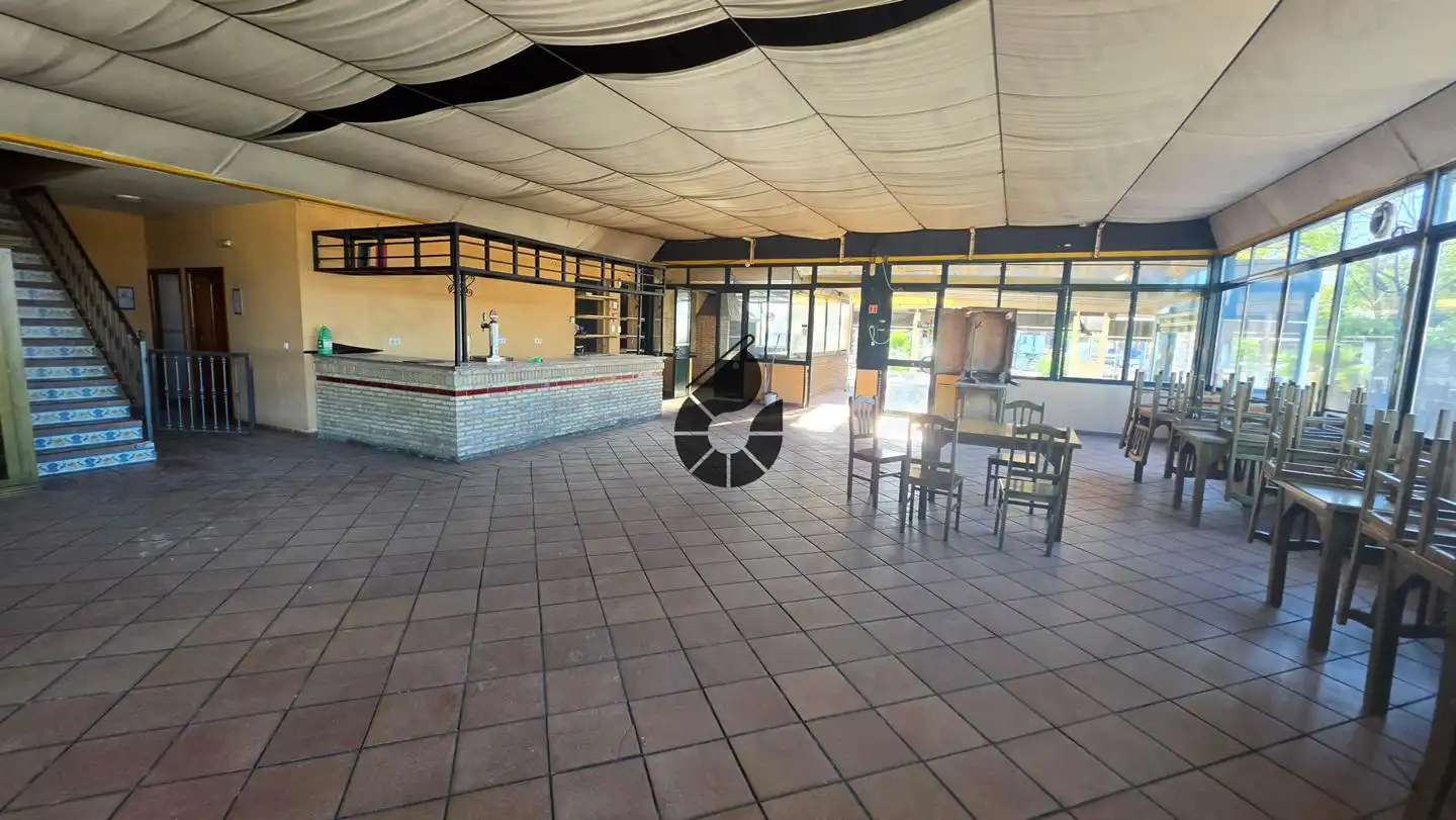Local comercial en alquiler en Gelves