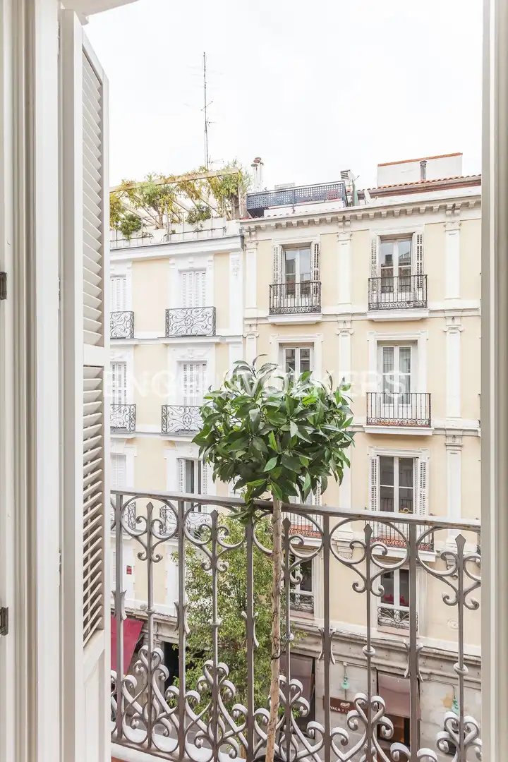Außenansicht von Wohnung zum Verkauf in Madrid mit Klimaanlage, Heizung und Parkett