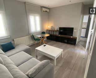 Living room of Flat to rent in  Madrid Capital  with Air Conditioner, Heating and Furnished