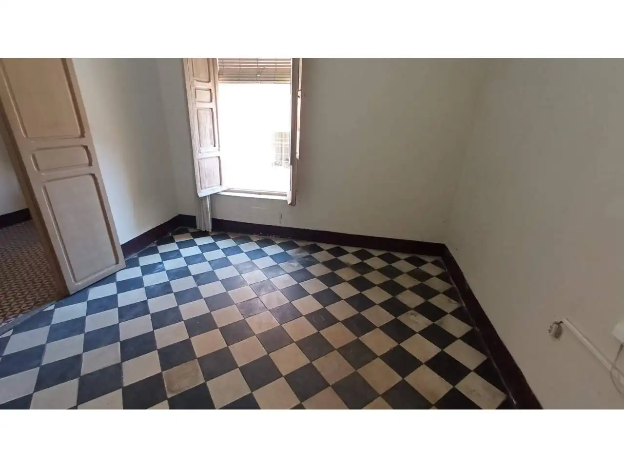 Houses for sale in Calle CAMPOAMOR, Centro