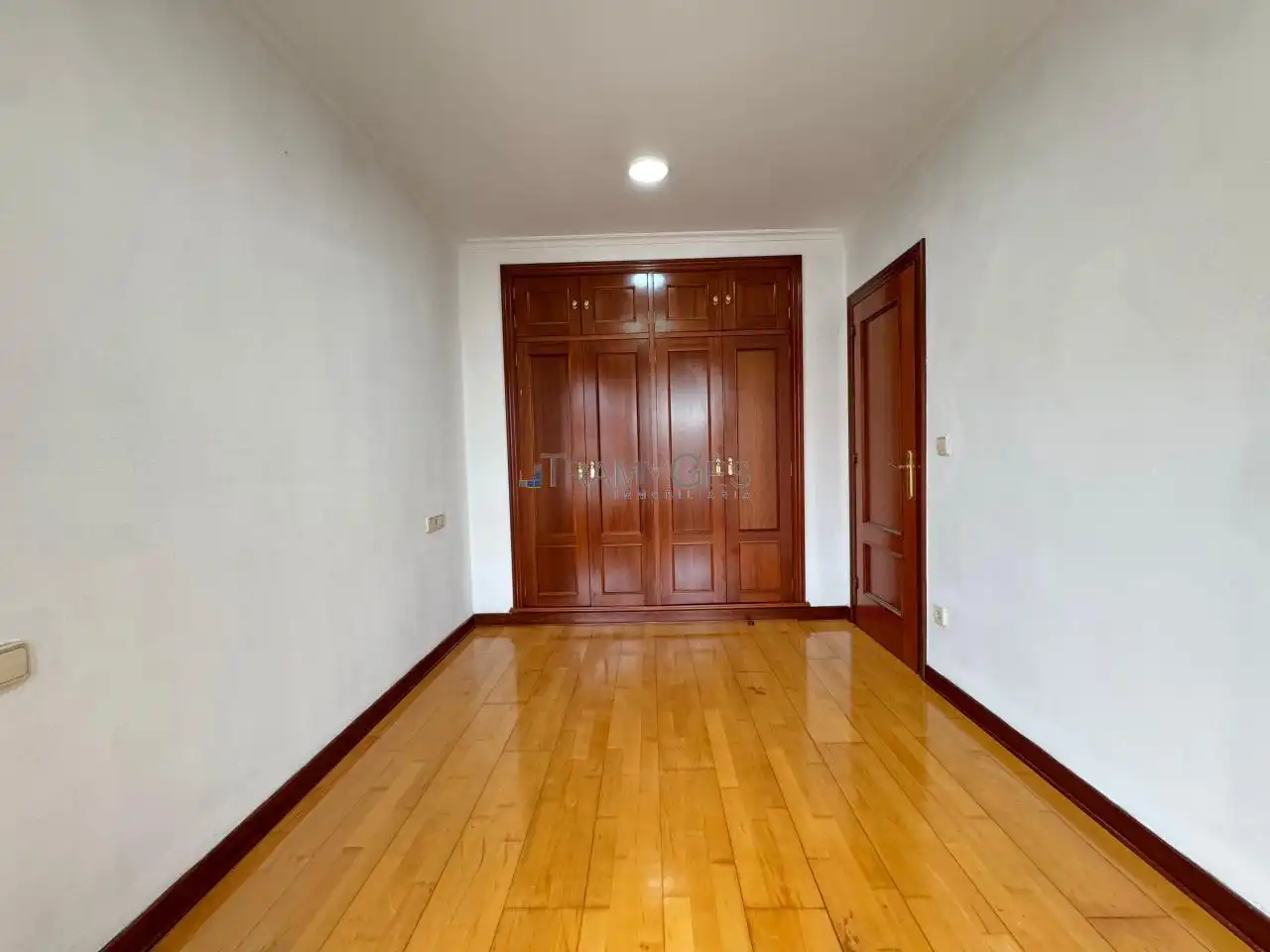 Apartament en venda en Vigo  amb Calefacció, Parquet i Traster
