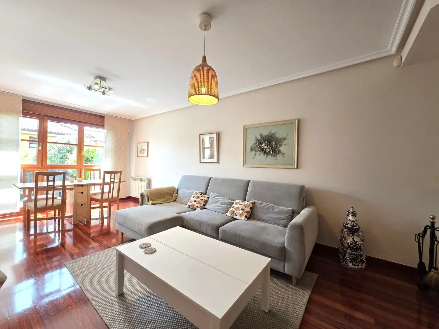 Wohnzimmer von Haus oder Chalet zum Verkauf in Sariego mit Heizung, Parkett und Terrasse