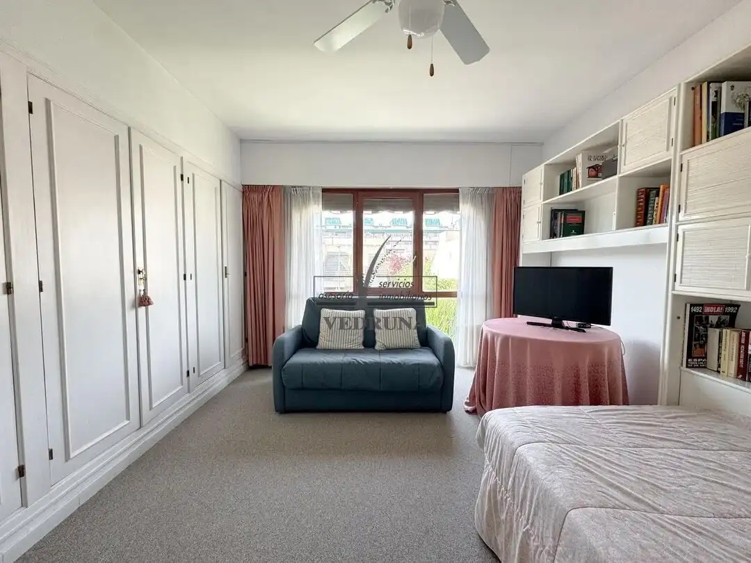 Habitación de Casa adosada en venta en Zaragoza con Aire acondicionado, Calefacción y Jardín privado
