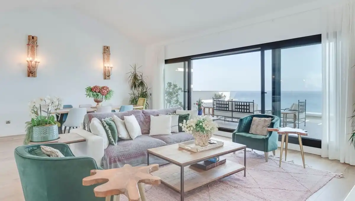 Sala de estar de Ático en venta en La Alcaidesa con Aire acondicionado, Calefacción y Jardín privado