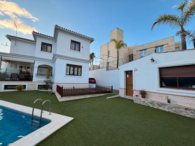Casa-chalet en Venta en Paseo de la Chirina en Islantilla Golf