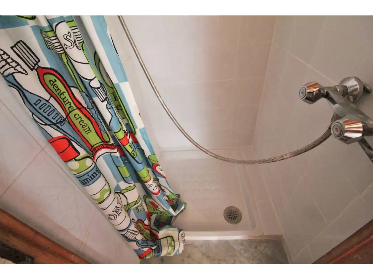 Bathroom of Study for rent in Barcelona  with Air Conditioner, Parquet flooring and Furnished