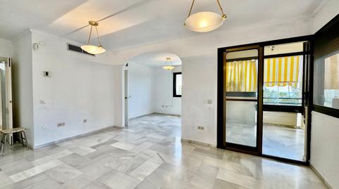 Foto 2 de Apartament en venda a El Bajondillo, Torremolinos