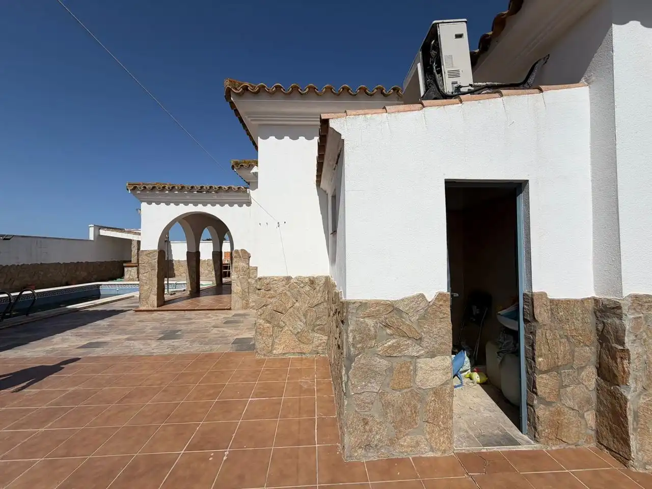 Vista exterior de Finca rústica en venta en Sanlúcar de Barrameda con Aire acondicionado, Trastero y Piscina