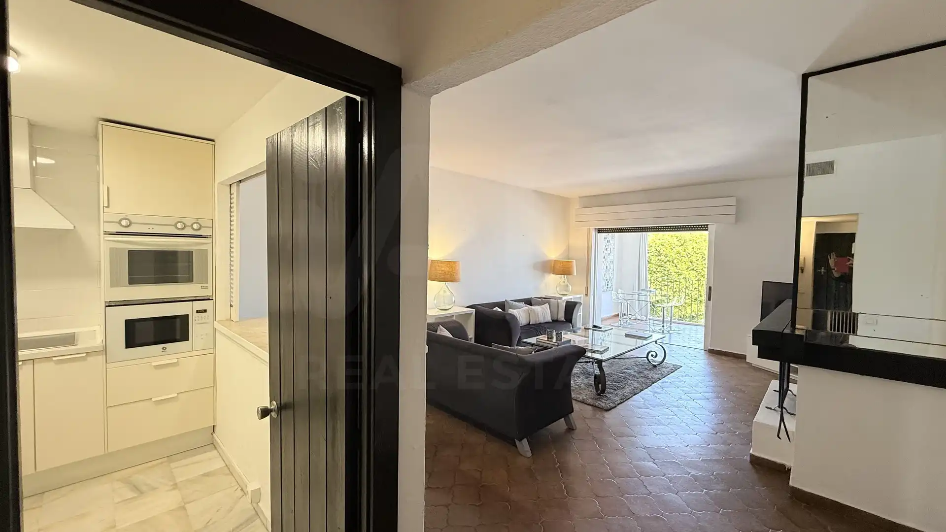 Living room of Flat for sale in Marbella  with Air Conditioner and Terrace