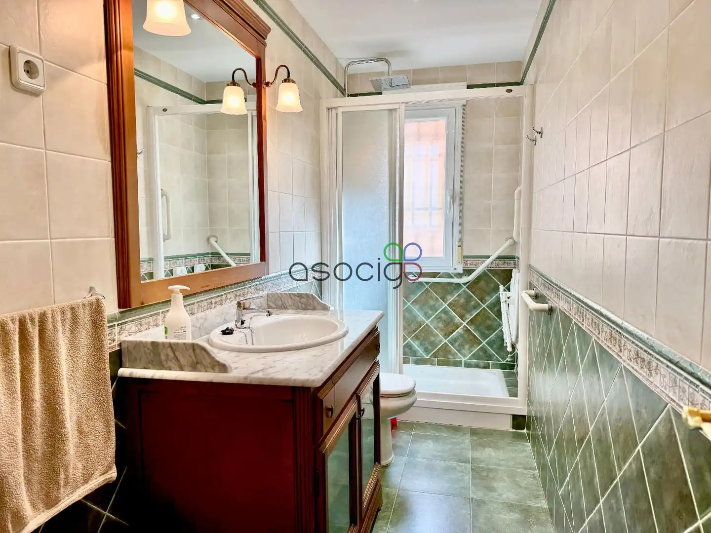 Baño de Casa adosada en venta en Cabanillas del Campo con Aire acondicionado, Calefacción y Jardín privado