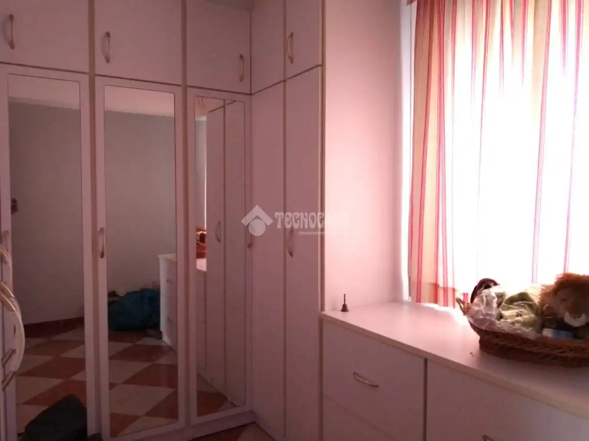 Habitación de Piso en venta en Sevilla con Aire acondicionado, Terraza y Amueblado