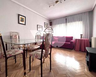 Living room of Flat to rent in  Madrid Capital  with Heating, Parquet flooring and Furnished