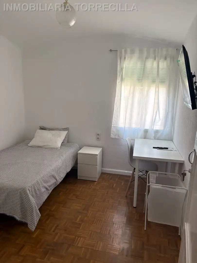 Bedroom of Flat for rent in Valladolid  with Heating, Parquet flooring and Furnished
