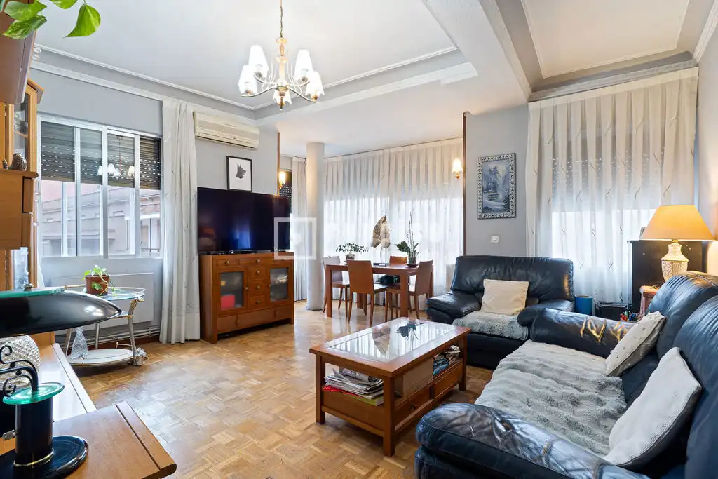 Sala d'estar de Pis en venda en  Madrid Capital