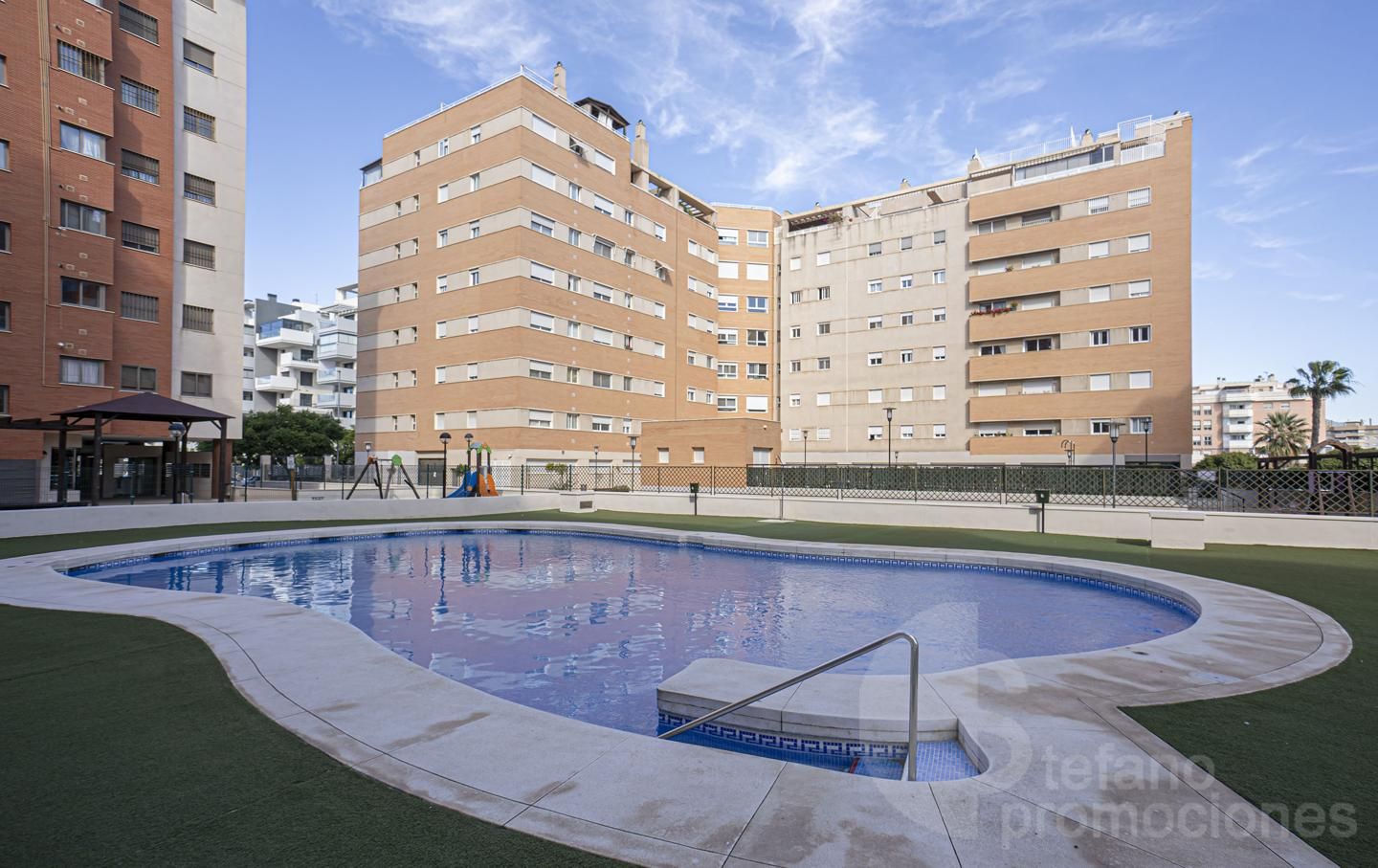 Piso en venta en Pilar Lorengar, Martín Carpena - Torre del Río, Carretera de Cádiz