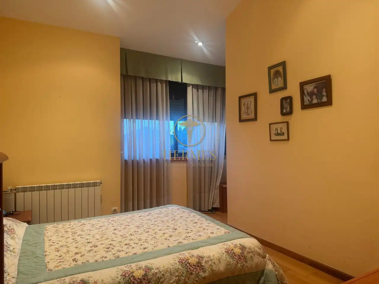 Habitación de Casa adosada en venta en Tomiño con Calefacción, Jardín privado y Terraza