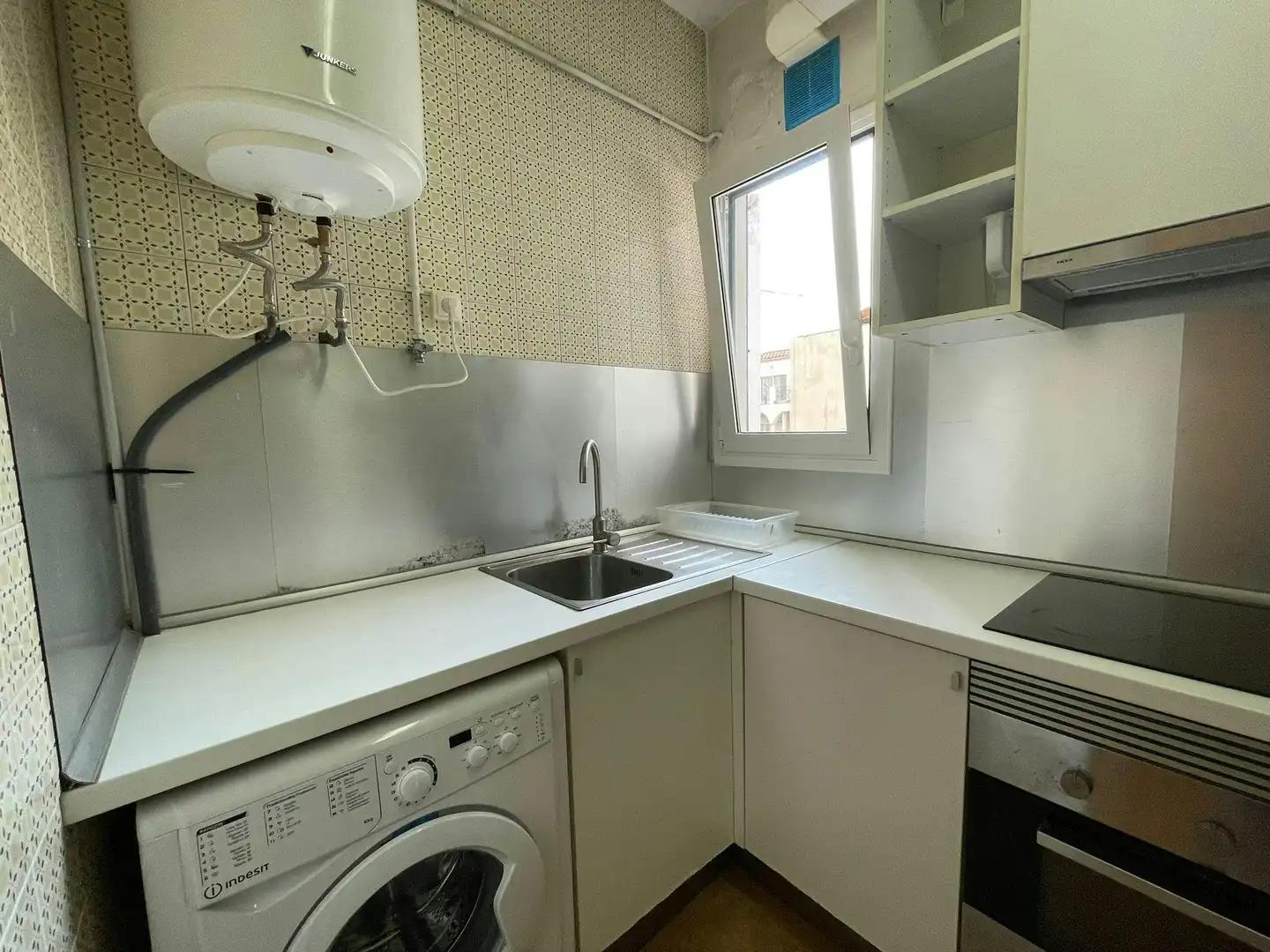 Kitchen of Flat for share in Barcelona  with Heating, Furnished and Washing machine