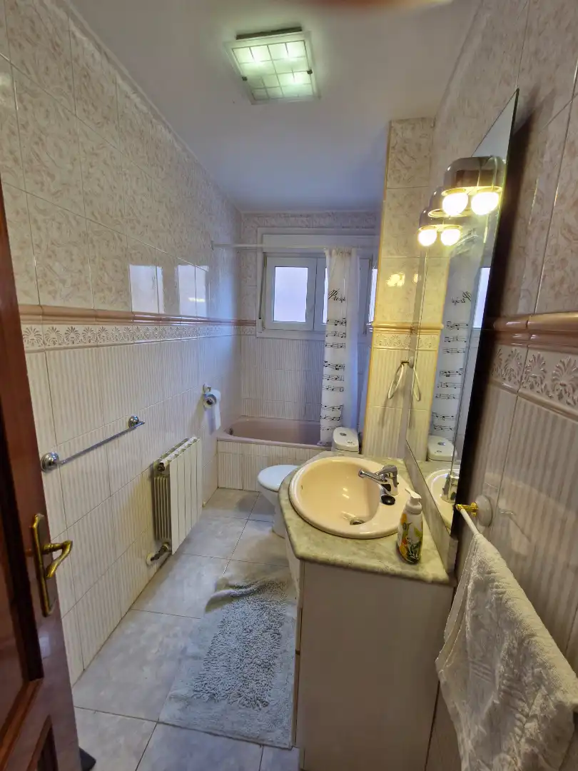 Baño de Piso de alquiler en Leioa con Calefacción, Amueblado y Horno