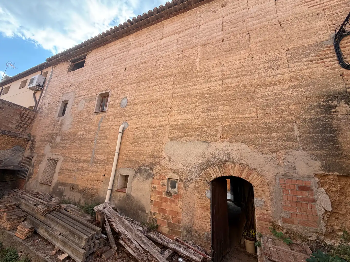 Vista exterior de Casa o xalet en venda en Torrelles de Foix amb Jardí privat, Terrassa i Balcó