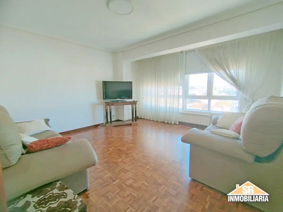 Sala d'estar de Pis de lloguer en A Coruña Capital  amb Parquet, Forn i Rentadora