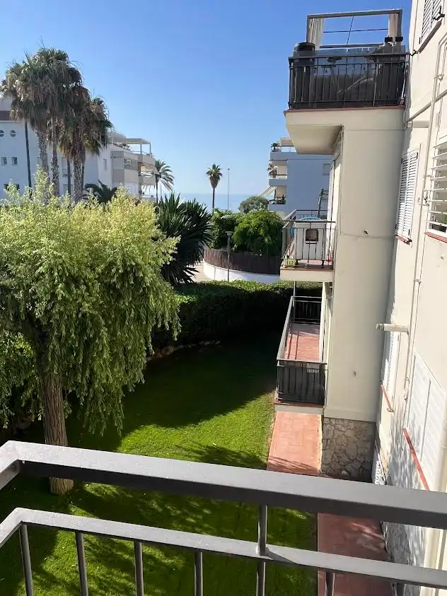 Vista exterior de Apartamento de alquiler en Sitges con Calefacción, Jardín privado y Terraza