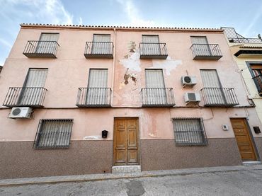 Casa amb balcó en venda a C. Conde Salvatierra