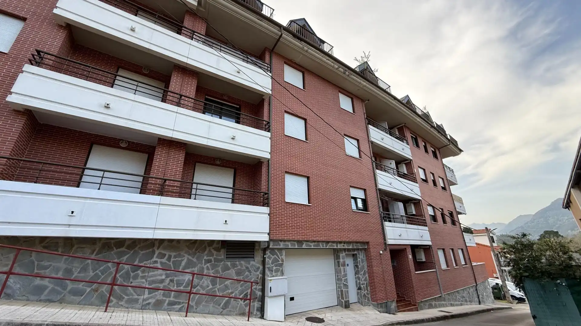 Außenansicht von Gebäude zum Verkauf in Limpias