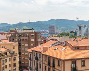 Vista exterior de Pis en venda en Bilbao  amb Balcó